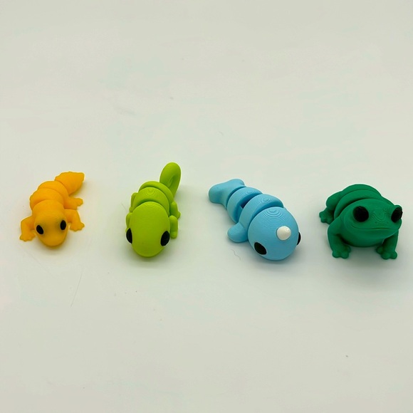 3D printed 4 Pack geckochameleon, narwhal, frog Fidget Toy Fun Collectible Stre… - Picture 1 of 5